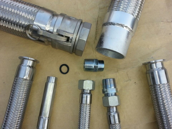 多种连接型式金属软管